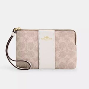 Coach Outlet Corner Zip Wristlet